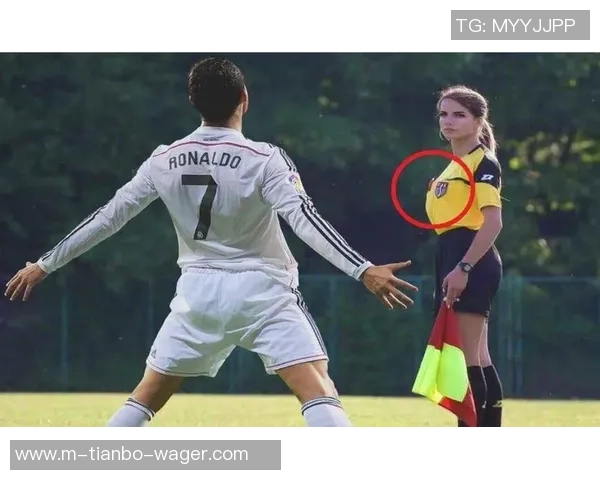 足球场上的冷笑话让你捧腹大笑的幽默瞬间合集 足球场上的冷笑话让你捧腹大笑的幽默瞬间合集