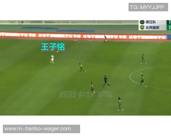 足球宝贝露毛事件引发热议网友热评背后的文化现象与社会影响